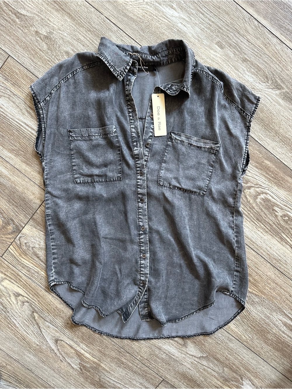 Doe & Rae Washed Gray Short Sleeve Button-Front Shirt